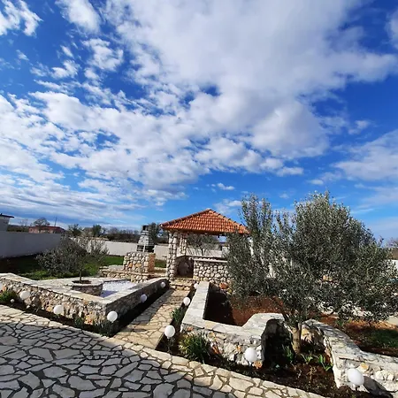 House Zvonko Near Np Krka 度假居