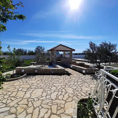 度假居 House Zvonko Near Np Krka