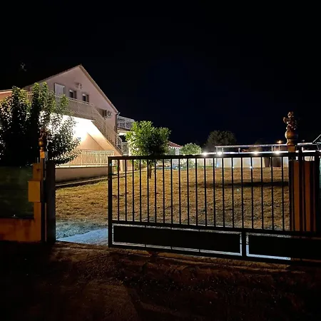 House Zvonko Near Np Krka 度假居 Sedramic