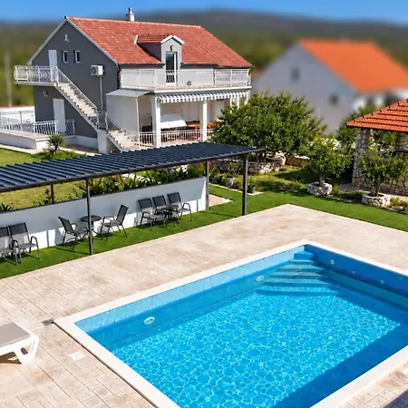 Dom wakacyjny House Zvonko Near Np Krka