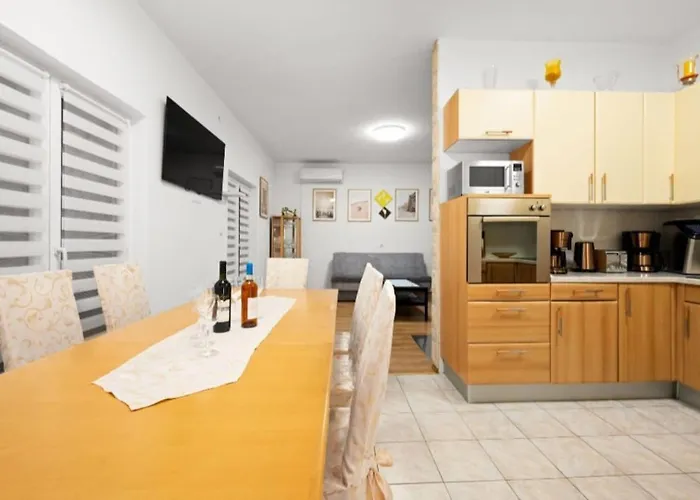 House Zvonko Near Np Krka Сasa de vacaciones *